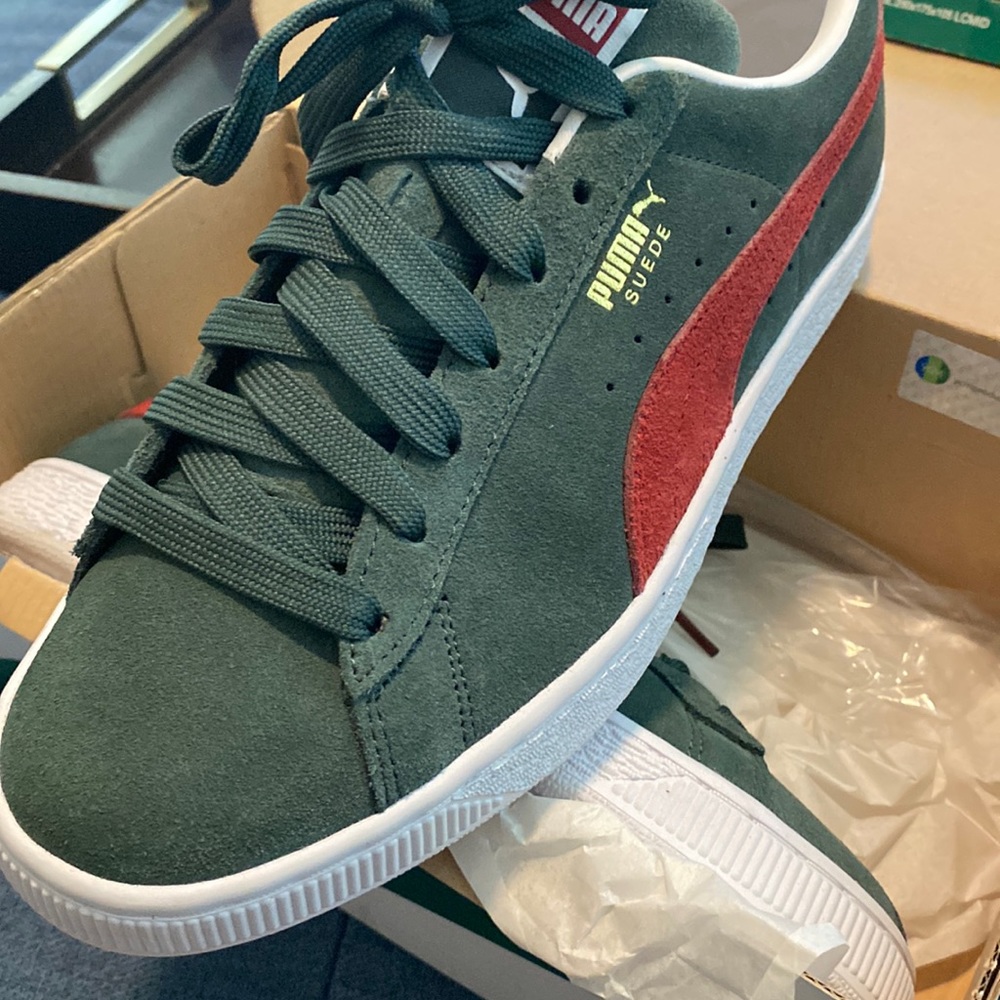 Size 8 puma sneakers